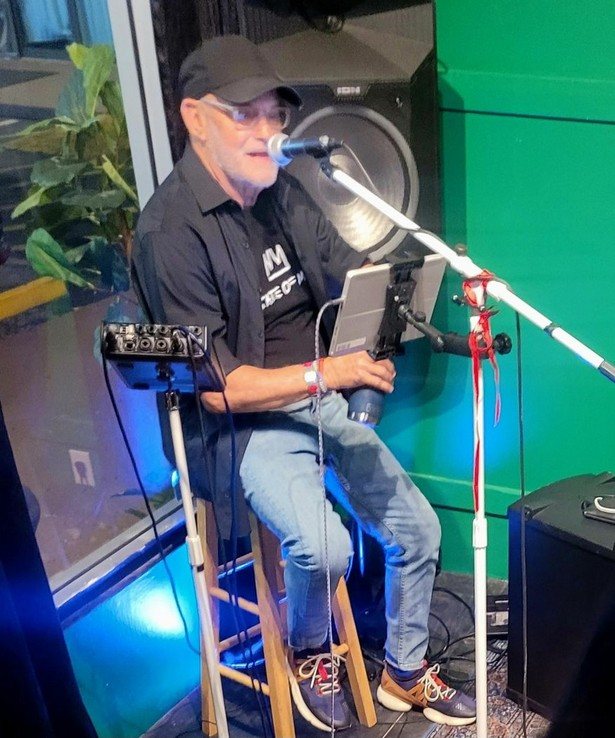 A live performer at Jordan's